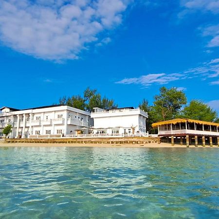 Gili Beachfront Suites Gili Trawangan Exterior photo