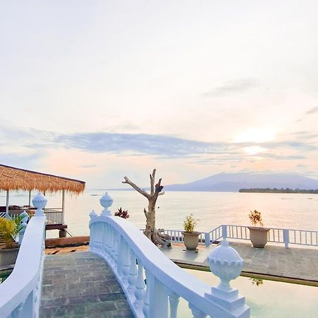 Gili Beachfront Suites Gili Trawangan Exterior photo