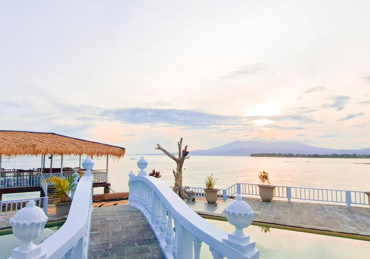 Gili Beachfront Suites Gili Trawangan Exterior photo