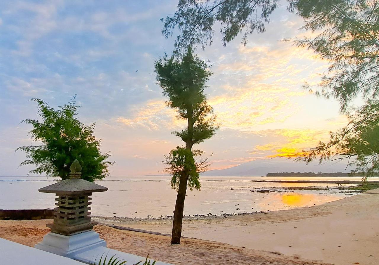 Gili Beachfront Suites Gili Trawangan Exterior photo