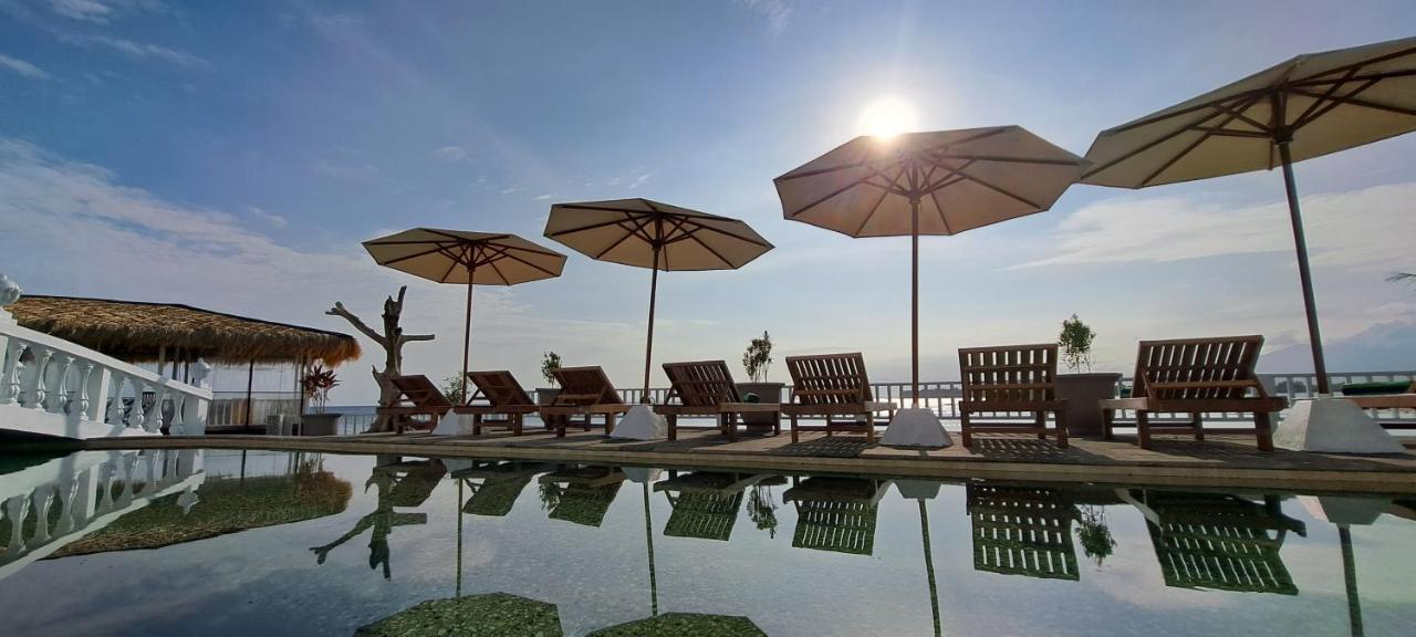 Gili Beachfront Suites Gili Trawangan Exterior photo